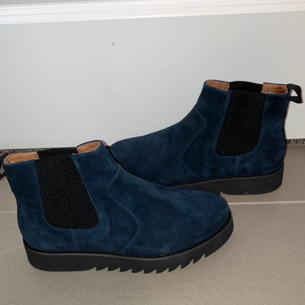Sudini  7 Navy Ankle Bootie NWT